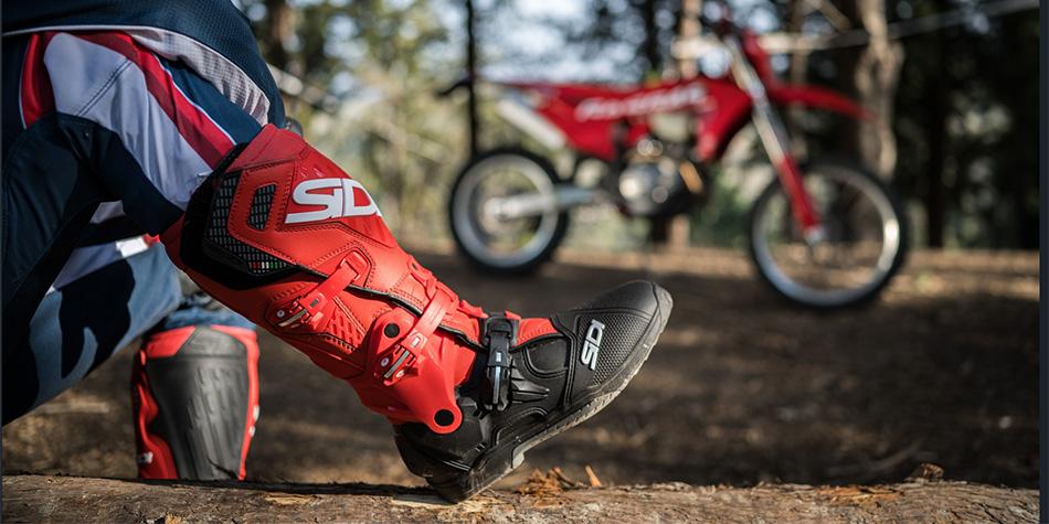Po prvýkrát mimo asfaltu: Ako si vybrať enduro topánky a chrániče